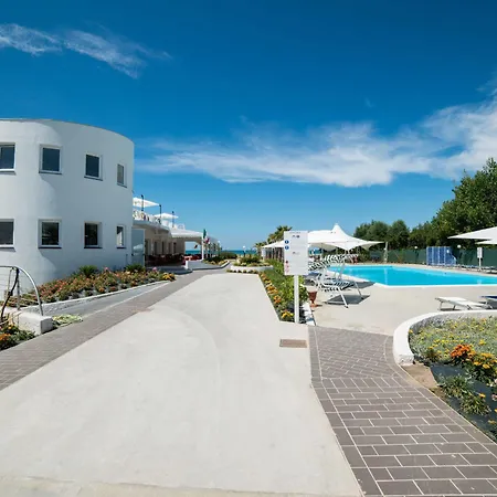 Medea Beach Resort 4*