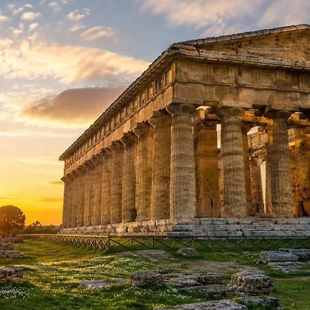 Medea - Cultural Near Amalfi Coast & 4* Пестум