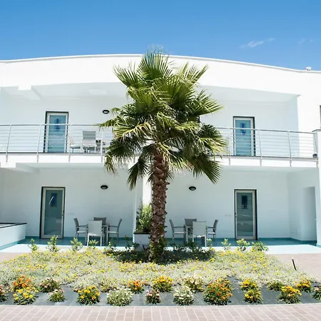 Medea - Cultural Near Amalfi Coast & Курортный комплекс Пестум